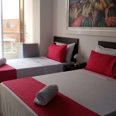 Hotel Giron Plaza Kültér fotó