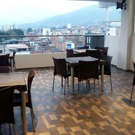 Hotel Giron Plaza Kültér fotó