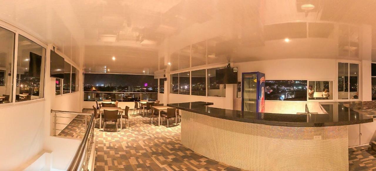 Hotel Giron Plaza Kültér fotó