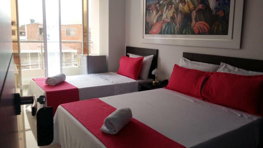 Hotel Giron Plaza Kültér fotó