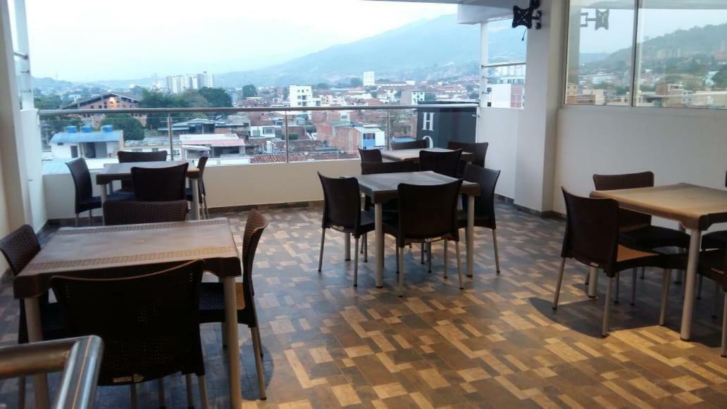 Hotel Giron Plaza Kültér fotó